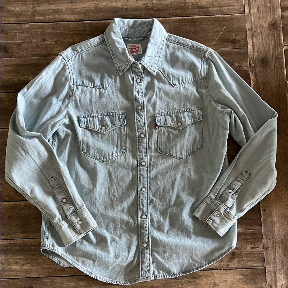 NWT Levi’s Denim Shirt